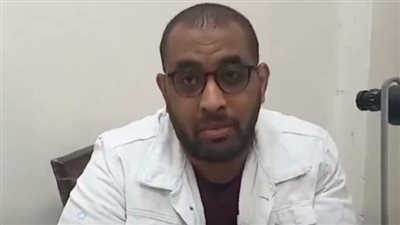 طبيب عيون قرر خدمة مرضى قريته بعد حصوله على الدكتوراه: الكشف مجانا وكله لوجه الله | بث مباشر