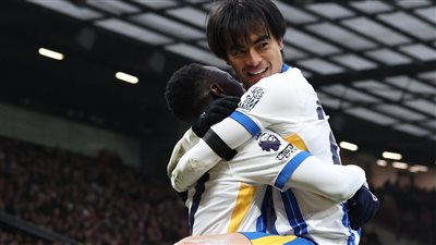 مانشستر يونايتد يسقط على أرضه أمام برايتون بثلاثية في الدوري الإنجليزي 