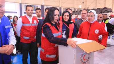 وزيرة التضامن: مخازن الهلال الأحمر المصري بها كميات من المساعدات الغذائية والإغاثية الجاهزة للدخول لـ غزة