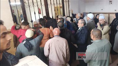 زحام وفوضى وسوء معاملة.. مواطنون يستغيثون بمحافظ الجيزة: ملفات التصالح ضاعت في أوسيم| صور