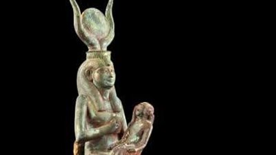 متحف إيمحتب بسقارة يعلن عن عرض تمثال المعبودة إيزيس ربة الأمومة