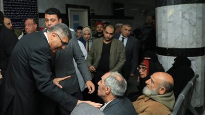محافظ الجيزة يجري جولة مفاجئة لتفقد سير العمل بعيادة الهرم الشاملة للتأمين الصحي