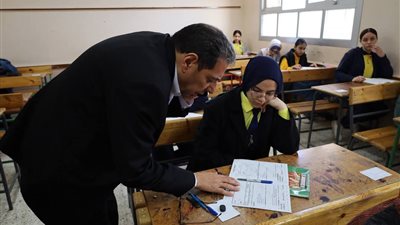 في ثالث أيام الامتحانات.. طلاب الشهادة الإعدادية يؤدون امتحان الجبر والإحصاء بجنوب سيناء