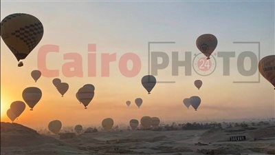 سماء الأقصر تتزين بـ 70 رحلة بالون طائر تقل 1600 سائح