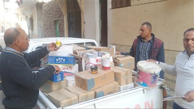 ضبط 1.5 طن بويات فاسدة و700 كجم دقيق قبل تهريبها للسوق السوداء بالأقصر