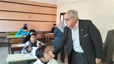 تعليم القليوبية تحقق بواقعة تصوير امتحان الإنجليزي بعد بدء الامتحان 