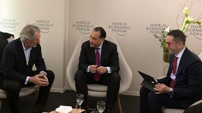 رئيس الوزراء: نتطلع للتعاون مع إحدى الشركات الإسبانية في مجال تحلية المياه