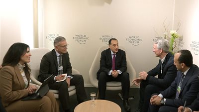 رئيس الوزراء يلتقي رئيس إدارتي التكنولوجيا والاستراتيجيات بشركة سيمنز الألمانية 