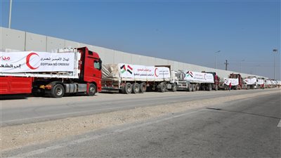 الهلال الأحمر: مئات المتطوعين يعملون يوميًا لضمان تجهيز المساعدات الإغاثية لدعم غزة 