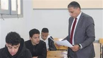 استبعاد ملاحظ من إحدى لجان المنوفية وإحالته للتحقيق لحيازته هاتفا محمولا |بث مباشر 