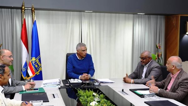 محافظ أسوان