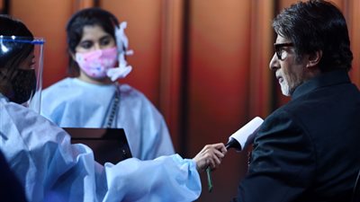 بعد شفائه.. أميتاب باتشان يعود للعمل ويطالب الجمهور بالوقاية من كورونا (صورة)