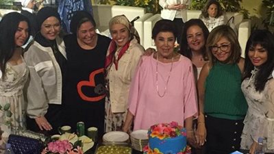 ابنة رجاء الجداوي تستعيد ذكريات عيد ميلاد والدتها قبل الأخير (صورة)