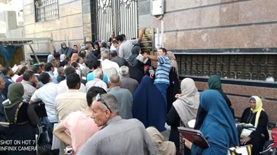 بعد غياب الموظفين..  تكدس أصحاب طلبات التصالح في مخالفات البناء أمام المركز التكنولوجي بسمنود في الغربية (صور)