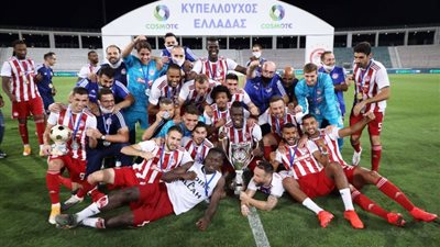 كوكا يقود أولمبياكوس للتتويج بكأس اليونان وتحقيق الثنائية المحلية