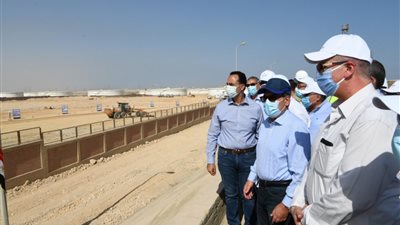 وزير البترول والثروة المعدنية يتفقد خط “السخنة – التبين” الجديد لنقل المنتجات البترولية