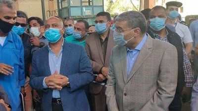 وزير النقل يعد الفنيين المتميزين بورش قطارات المنيا بمد العمل لهم بعد بلوغ المعاش