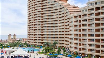 “عايز يعوض خسارة كورونا من جيوبنا”.. سيدة تشتكي من فرض رسوم إضافية للصيانة ببورتو السخنة