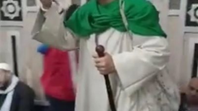 “يا جوهرة على مصر منورة يا ست”.. رحيل السماك أحد أشهر مجاذيب السيدة زينب (فيديو)