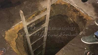 رآهم يُنقبون عن الآثار.. طالب يتهم جيرانه بخطفه وإجباره على توقيع إيصال أمانة وتناول السم بالشرقية