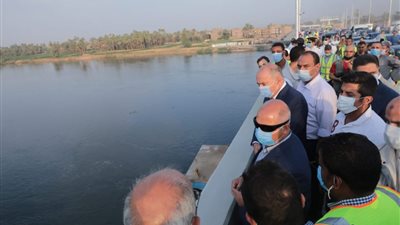 وزير النقل: يتفقد الأعمال النهائية لتنفيذ محور قوص على النيل بقنا (صور)