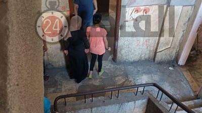 اليوتيوبر أحمد حسن وزينب يغادران قسم شرطة البساتين