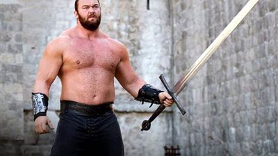 بطل “صراع العروش” يخضع للحجر المنزلي بعد مخالطة مصاب بكورونا