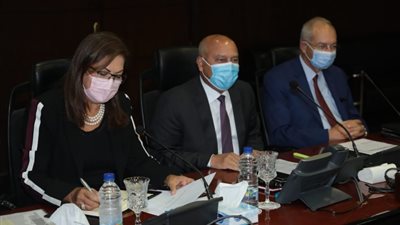 وزير النقل يطالب الشركة الوطنية بتصنيع الوحدات المتحركة الخاصة بالسكة الحديد والمترو
