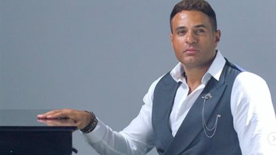 محمد نور يروج لأغنيته الخليجية بالتزامن مع اقتراب موعد حفلته بالسعودية (صور)