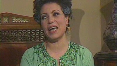 رجاء حسين تكشف رد فعل والدها بعد غنائها في الإذاعة: “شغل العوالم ده مش عايزه” (فيديو)