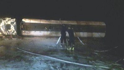 انقلاب سيارة نقل محملة بمواد بترولية على الطريق الصحراوي الغربي ناحية المنيا