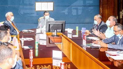 رئيس هيئة ميناء دمياط يجتمع بممثلي الشركات والتوكيلات العاملة بالميناء