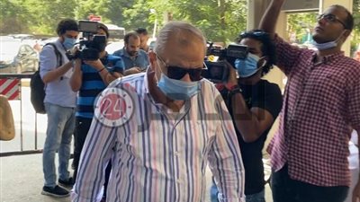 أول ظهور للمنتج أحمد السبكي في جنازة المنتصر بالله بعد الحكم على نجليه (صور وفيديو)