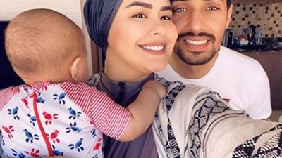 البلوجر مروة حسن وطفلها وزوجها يتعرضون لحادث مروع بطريق الساحل