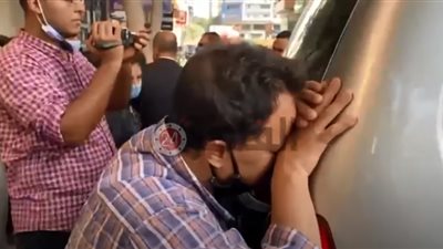 انهيار أحد محبي المنتصر بالله من البكاء في جنازته (فيديو)