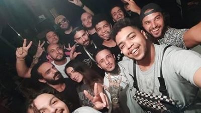 أحمد الفيشاوي ينشر صورًا من تحضيرات كليب “نمبر 2”