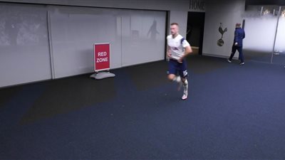 مورينيو يعلق على محاولة لحاقه بأحد لاعبي فريقه في دورة المياه (فيديو)