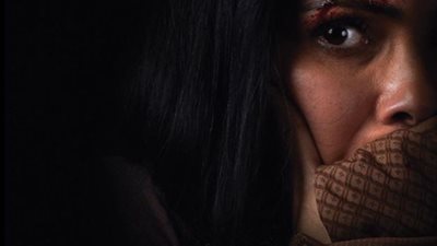 إثارة وغموض .. منى زكي تتصدر البوستر الرسمي لفيلم الصندوق الأسود (صورة)