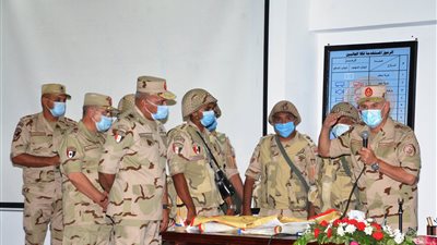 رئيس الأركان يشهد المرحلة الرئيسية لمشروع تكتيكي بإحدى وحدات المنطقة الشمالية العسكرية