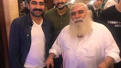 “أبويا بيموت”.. شادي خفاجة يستغيث بمجلس الوزراء بعد تدهور الحالة الصحية لوالده (صور)