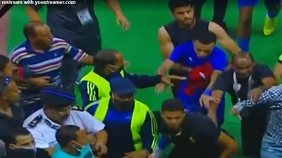 خناقة بين لاعبي الزمالك والمصري عقب نهاية المباراة