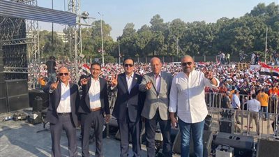 النائب أحمد دياب يشارك المواطنين إحياء ذكرى احتفالات أكتوبر المجيدة (صور)