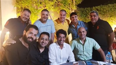 بعد طرح ثاني أغنية.. حميد الشاعري يحتفل بألبومه “أنا بابا” برفقة صناع الألبوم (صور)