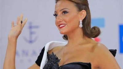 بشرى تنفي دخولها مرحلة الأربعين من عمرها (صورة)