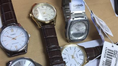 ضبط كميات كبيرة من ساعات اليد باهظة الثمن بميناء العين السخنة (صور)