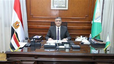 محافظ الجيزة يعتمد حركة ترقيات لـ982 موظفًا بالديوان العام والأحياء والمراكز والمدن