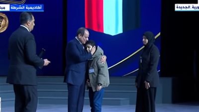 السيسي يكرم عددًا من أسماء شهداء الشرطة ويمنحهم أوسمة الجمهورية