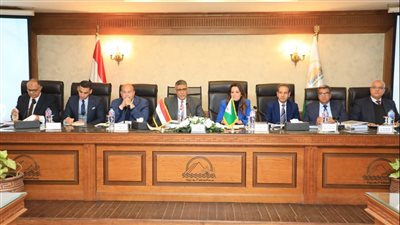 محافظ الجيزة يناقش استعدادات الأجهزة المعنية لإنشاء معارض أهلا رمضان