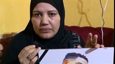 والدة شاب بعد مصرعه على يد آخرين بالإسماعيلية: طعنوه عشان داس على رجل واحد منهم|بث مباشر 