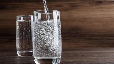 دراسة تكشف تأثير المياه الغازية على عملية فقدان الوزن